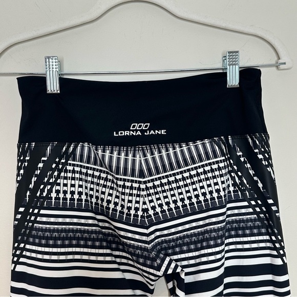 Lorna Jane Small Crazed Core Black/White Geometric Stripe Legging - Picture 5 of 5